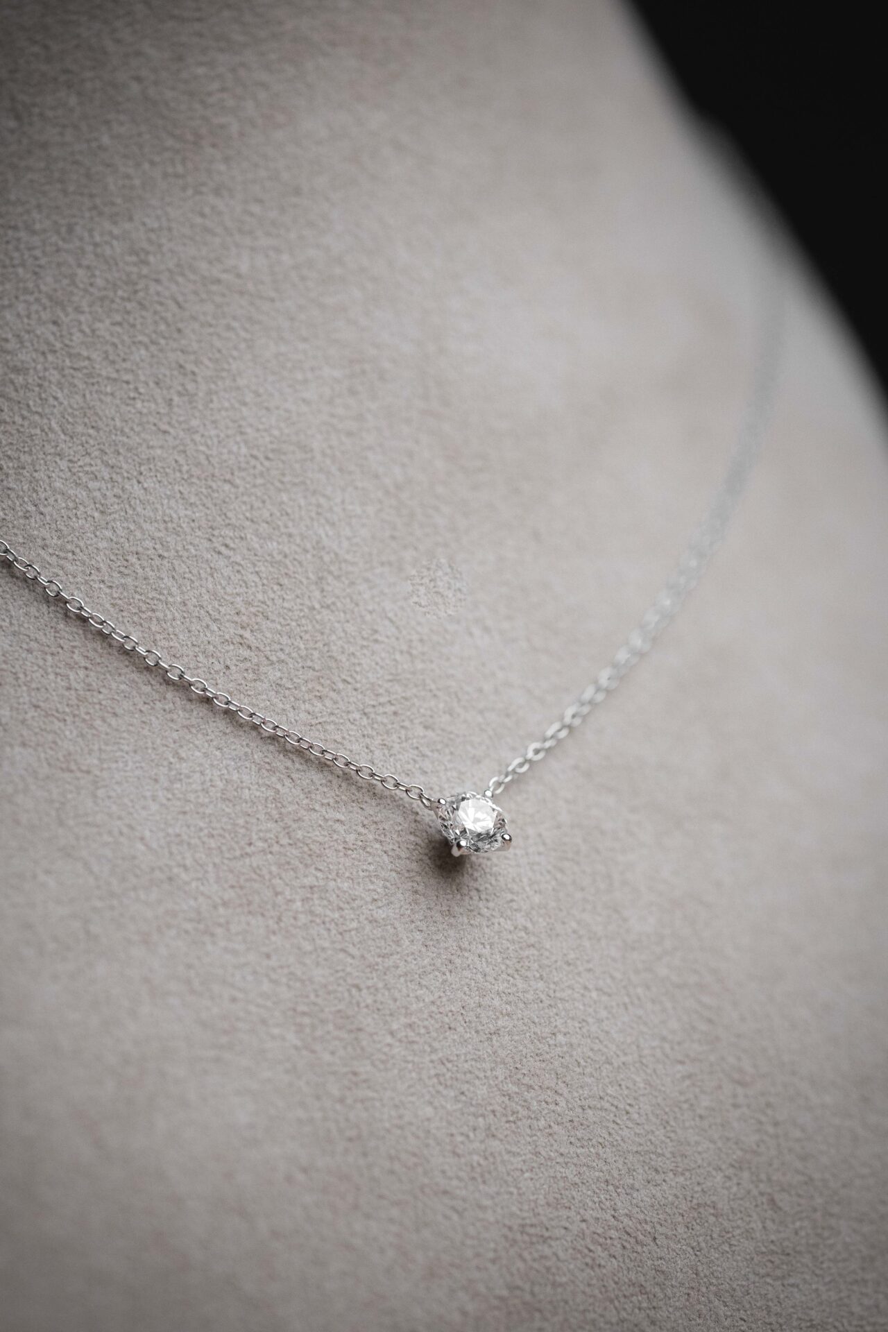 Naszyjnik Atelier Pluciński z diamentem 0,70 ct GIA – białe złoto - obrazek 2