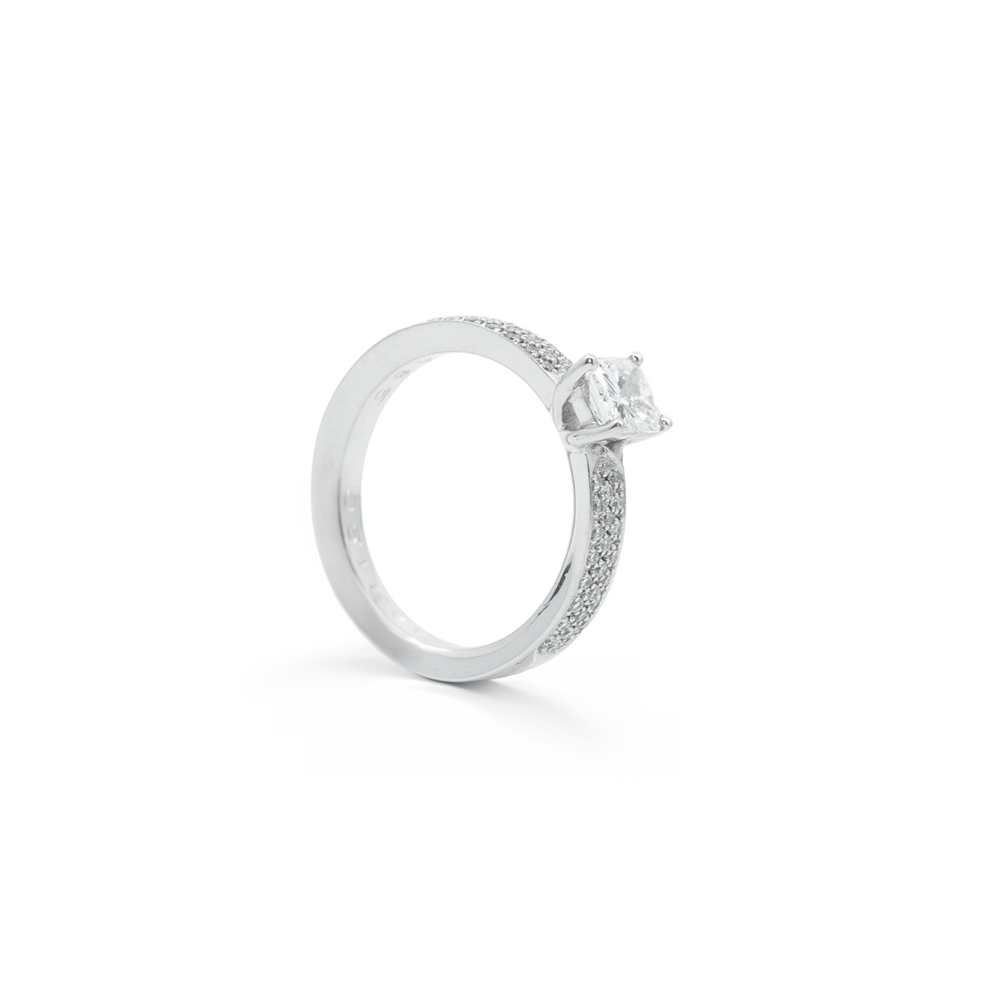 Pierścionek Atelier Pluciński z diamentem 0,51 ct i diamentami bocznymi IGI – białe złoto